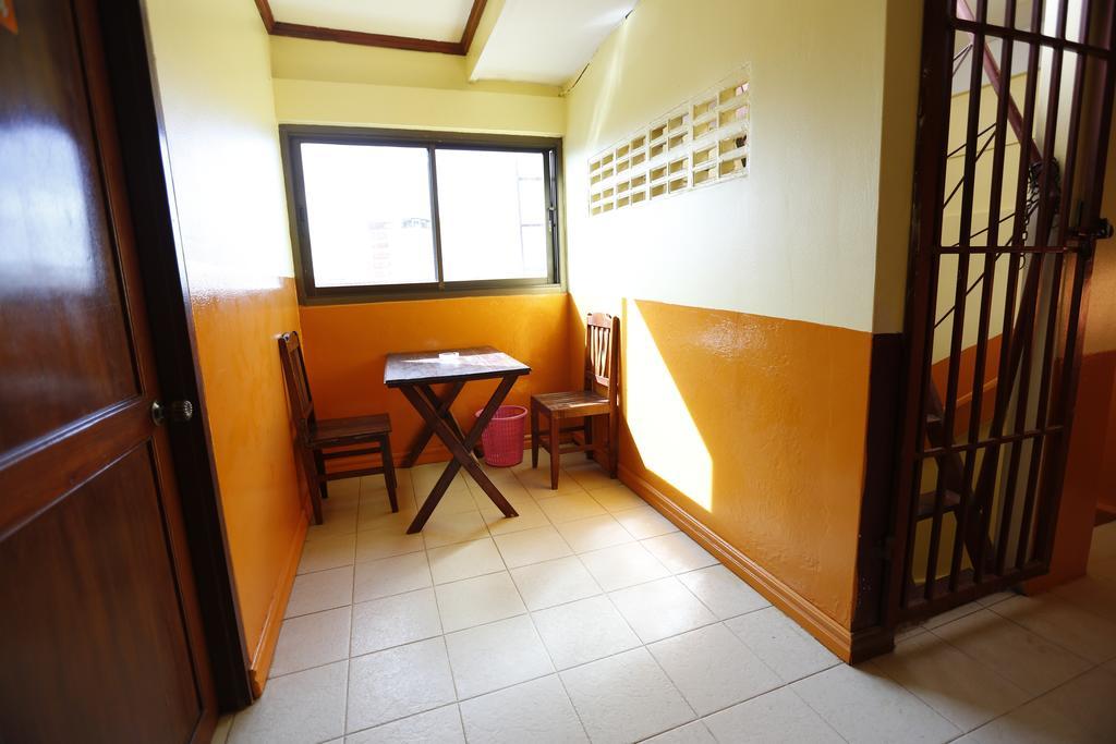 Intouch Guest House Вьентьян Экстерьер фото