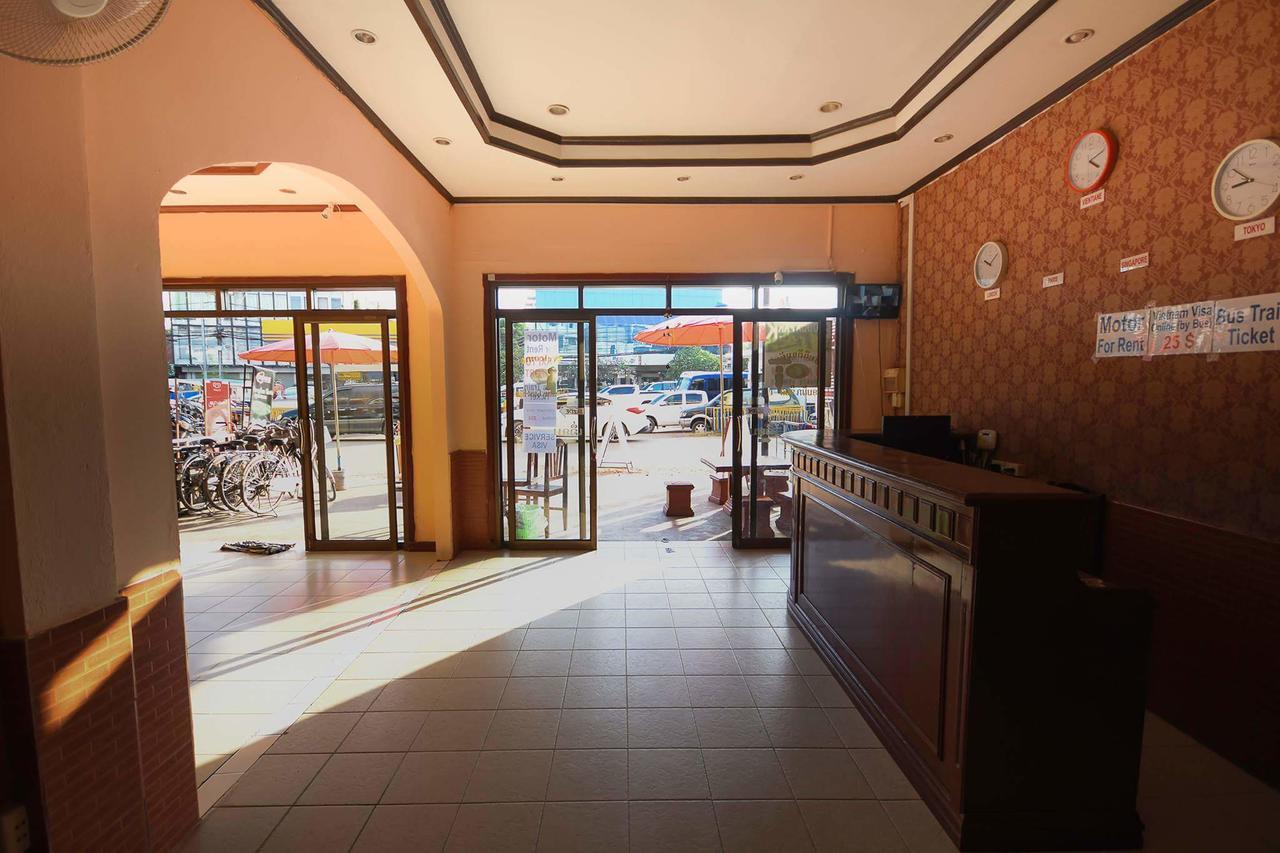 Intouch Guest House Вьентьян Экстерьер фото